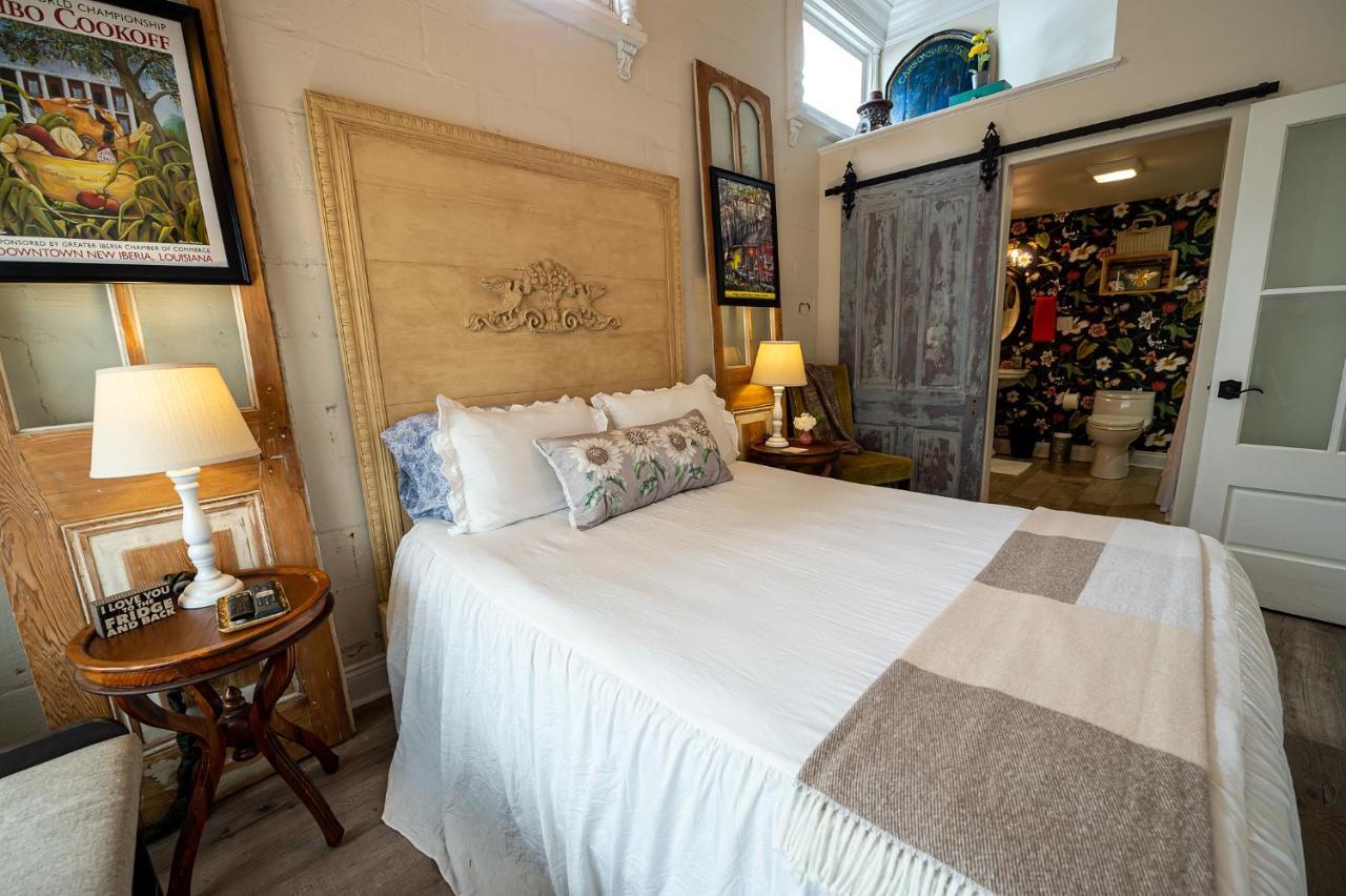 Chateau Royale, Pet Friendly, On Bayou, Downtown! New Iberia Exterior photo